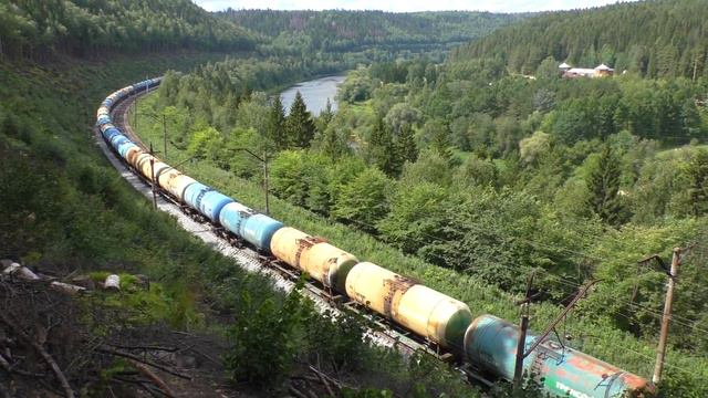 "В долине реки Сылва" ВЛ11М-394А с наливным грузовым поездом смотреть онлайн