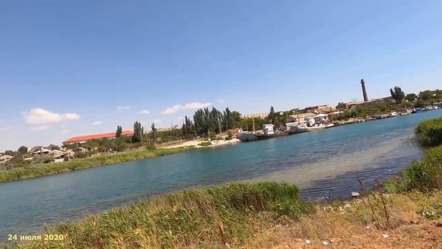 Пролив Тонкий, медузы, старый мост и пляж в Геническе в 4к смотреть онлайн