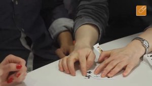 Как он это делает: Фокусник Шин Лим морочит «Фонтанку»