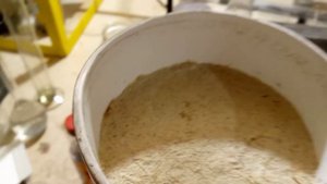 Бумага из пшеничной соломы .