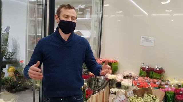 Пришёл в цветочный магазин и.....