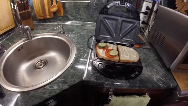 Сэндвичи при помощи мультипекарь Redmond