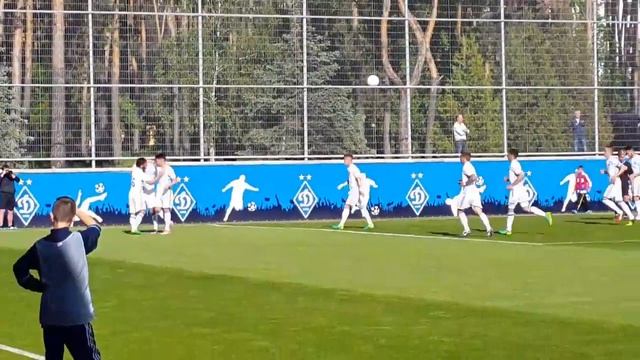 Чоботенко забивает чемпионский мяч в ворота Зари смотреть онлайн