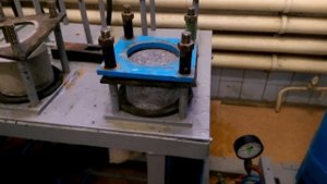 Испытание на водонепроницаемость (W2) вибропрессованного бетона.