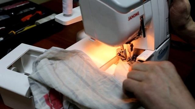 Оверлок JANOME Mylock 784 как правильно шить