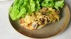 Куриное филе запеченное под сливочно-грибным соусом