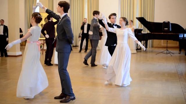 Показательный танец студентов на VI Студенческом бале ПСТГУ смотреть онлайн