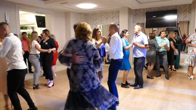 ВЕСІЛЬНА ПОЛЬОЧКА - СИДЖУ Я КРАЙ ВІКОНЕЧКА. ГУРТ АКОРД. ВІДЕОЗЙОМКА НАЗАР ЯРЕМА 098-92-52-188