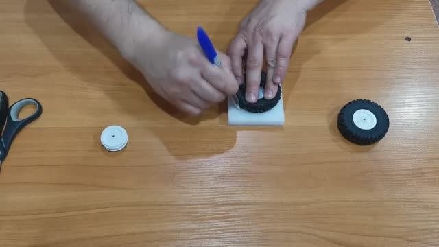 Колеса с AliExpress очень мягкие, надо доработать.