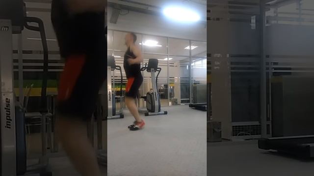 Двойные прыжки на скакалке за 2 минуты. Попытка 2. 215 раз смотреть онлайн