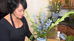 DIY: BLUE AND WHITE HOLIDAY FLORAL ARRANGEMENT