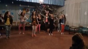 Танец 90-е от 9 класса г.Липкань