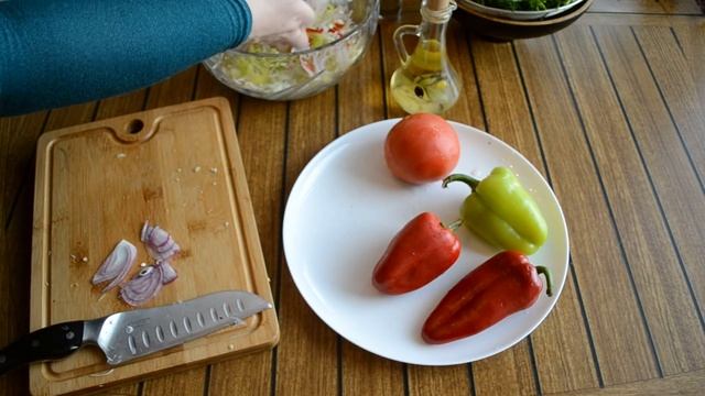 ЛЕТНИЙ САЛАТ ЩЕТКА вкусно быстро легко 5 МИНУТ И ГОТОВО! смотреть онлайн