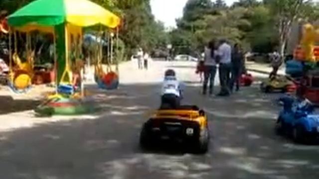 Талят Ганбаров в парке им.Рихарда Зорге гор.Баку. смотреть онлайн