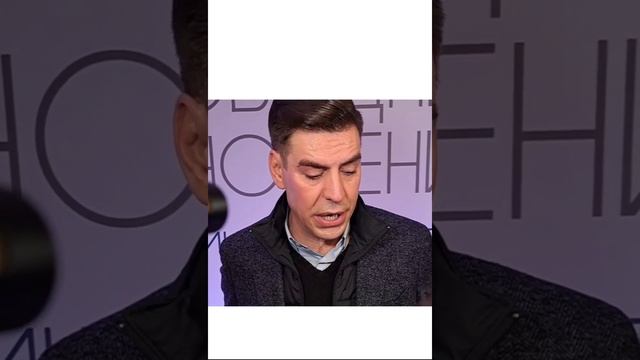 Дюжев оконфузился на красной дорожке