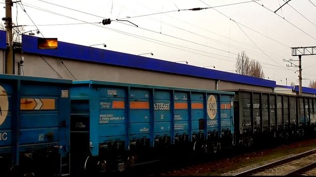 ВЛ80К-198 + 2М62-1014 с грузовым поездом смотреть онлайн