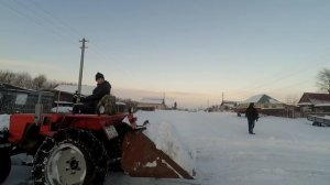 Уборка снега с помощью трактора т-25) 2019г.
