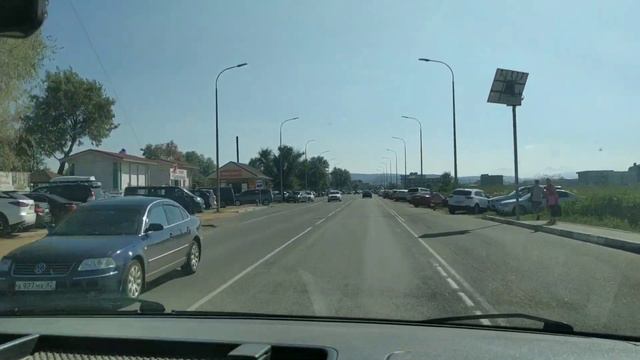 что происходит на золотом пляже в Феодосии