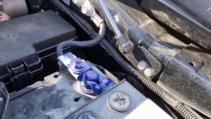 Упоры (амортизаторы) капота Toyota Fortuner