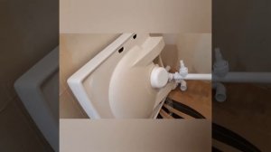 Лучший умывальник Santek Пилот 60 крепится сверху стиралки.