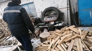 Зимняя рубка дров топором Green Apple