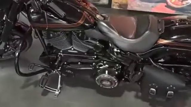 Harley-Davidson CVO Breakout смотреть онлайн