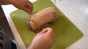Мясной рулет запеченный в рукаве . Просто . Вкусно . Экономно .