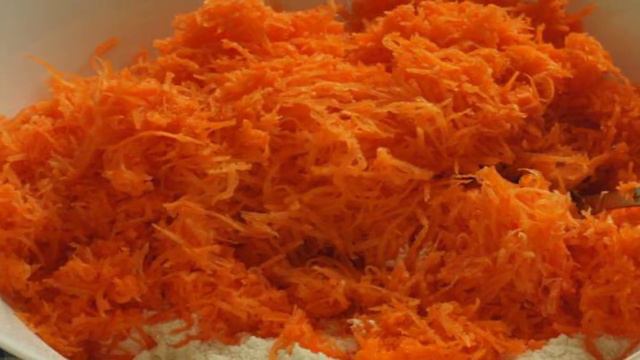 Влажный морковный пирог