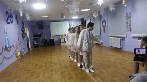 новогодний Танец