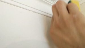 как клеить потолочный плинтус (галтель) к натяжному потолку, часть 2