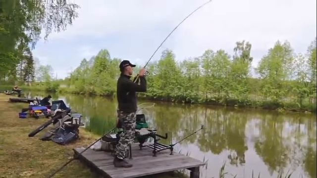 Ловля карпа на фидер в Белоруссии.Рыбалка на озере на карпа. смотреть онлайн