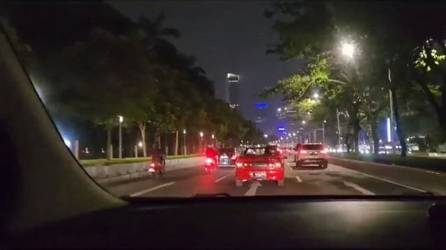 Menikmati Renault 19 Cabriolet di Minggu Sore смотреть онлайн