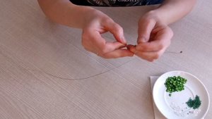 #цветысвоимируками Белые ландыши из бисера и пайеток