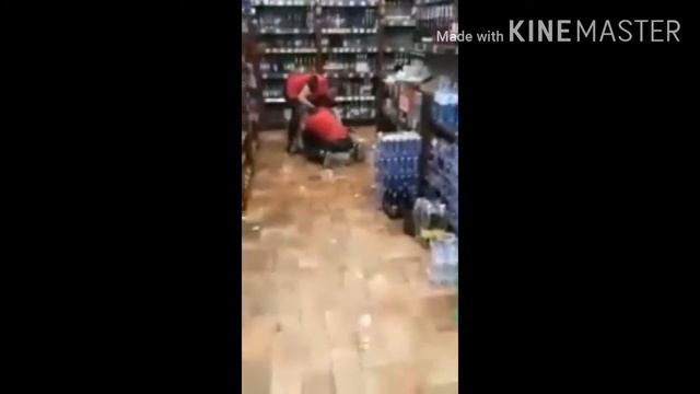 ПЬЯНЫЙ МУЖЧИНА ГРАМИТ КРАСНОЕ БЕЛОЕ смотреть онлайн