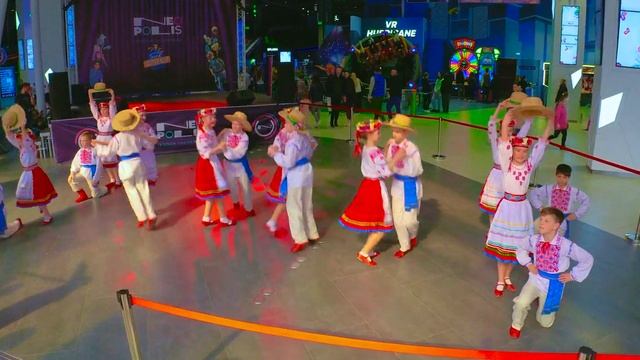 Великдень фест / Полька з брилями смотреть онлайн