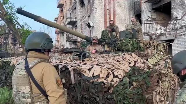 ЧВК «Вагнер» передают военным позиции в Артемовске