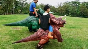 Надувной костюм динозавра (Трицератопса), Triceratops косплей. Трицератопс надувной зеленый