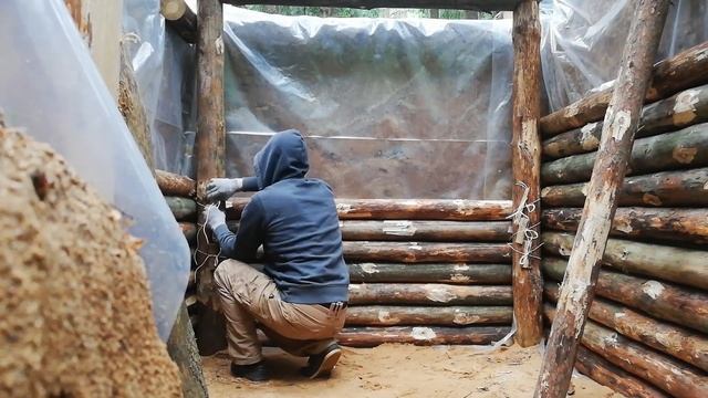 СТРОИТЕЛЬСТВО ЗЕМЛЯНКИ | ПОДНИМАЮ СТЕНЫ | ДЕЛАЮ СТУПЕНЬКИ на ВХОДЕ - Часть 4. смотреть онлайн