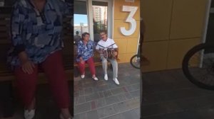 С гармонью на  улицу.