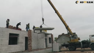 Дом из газобетона. Монтаж плит перекрытия часть 2