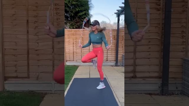 Been a minute since I busted out the Charleston ? this was fun ?? #jumprope #dance #shuffle смотреть онлайн