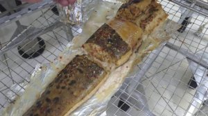 Зубатка горячего копчения с сыром и зеленью