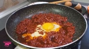 Вкусный омлет с томатной пастой за 5 минуты. Delicious omelet with tomato paste in 5 minutes.