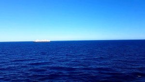 ФУТАЖ – МОРСКОЙ. Натуральный видеофон HD. Море+Корабль на горизонте