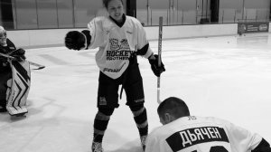 ХОККЕЙ ДЕРЕВЯННЫМИ КЛЮШКАМИ