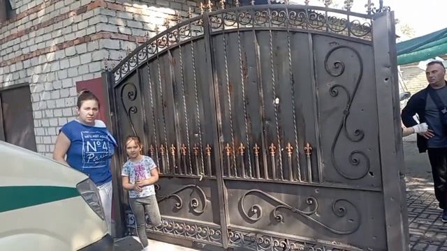 Помощь пострадавшим от обстрела Петровского района
