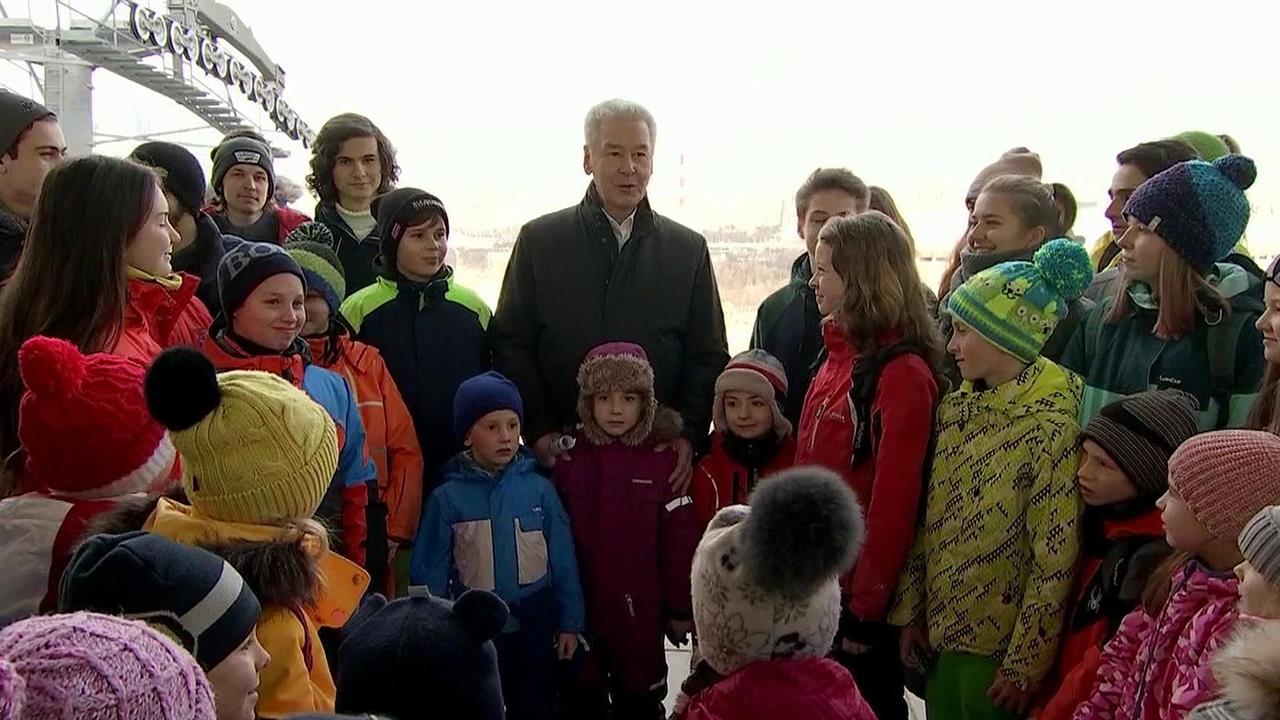 В Москве на Воробьевых горах заработала первая в истории города канатная дорога
