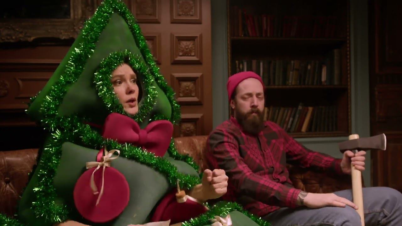 Дровосек, ёлка и бензопила CHAMPION. смотреть онлайн