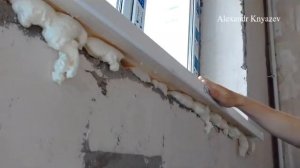 Как обрезать монтажную пену после установки подоконника для окон?