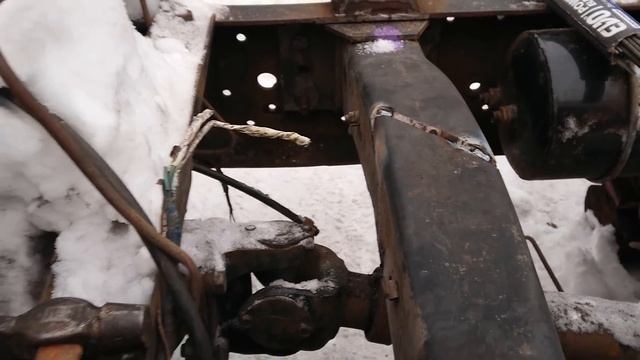 Замена шпилек в крабе Камаз, установка траверсы и прикипевшие гайки! смотреть онлайн